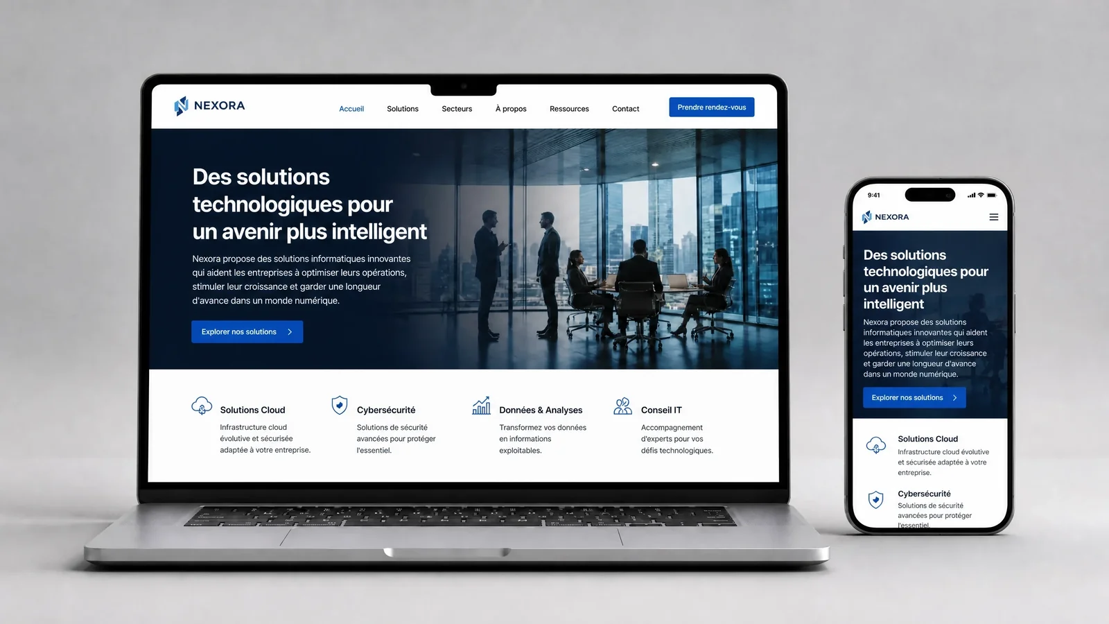 Site web professionnel responsive affiché sur ordinateur et smartphone, conçu par Alma Studio